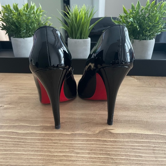 Authentic Christian Louboutin Round toe leather pumps - Picture 5 of 7